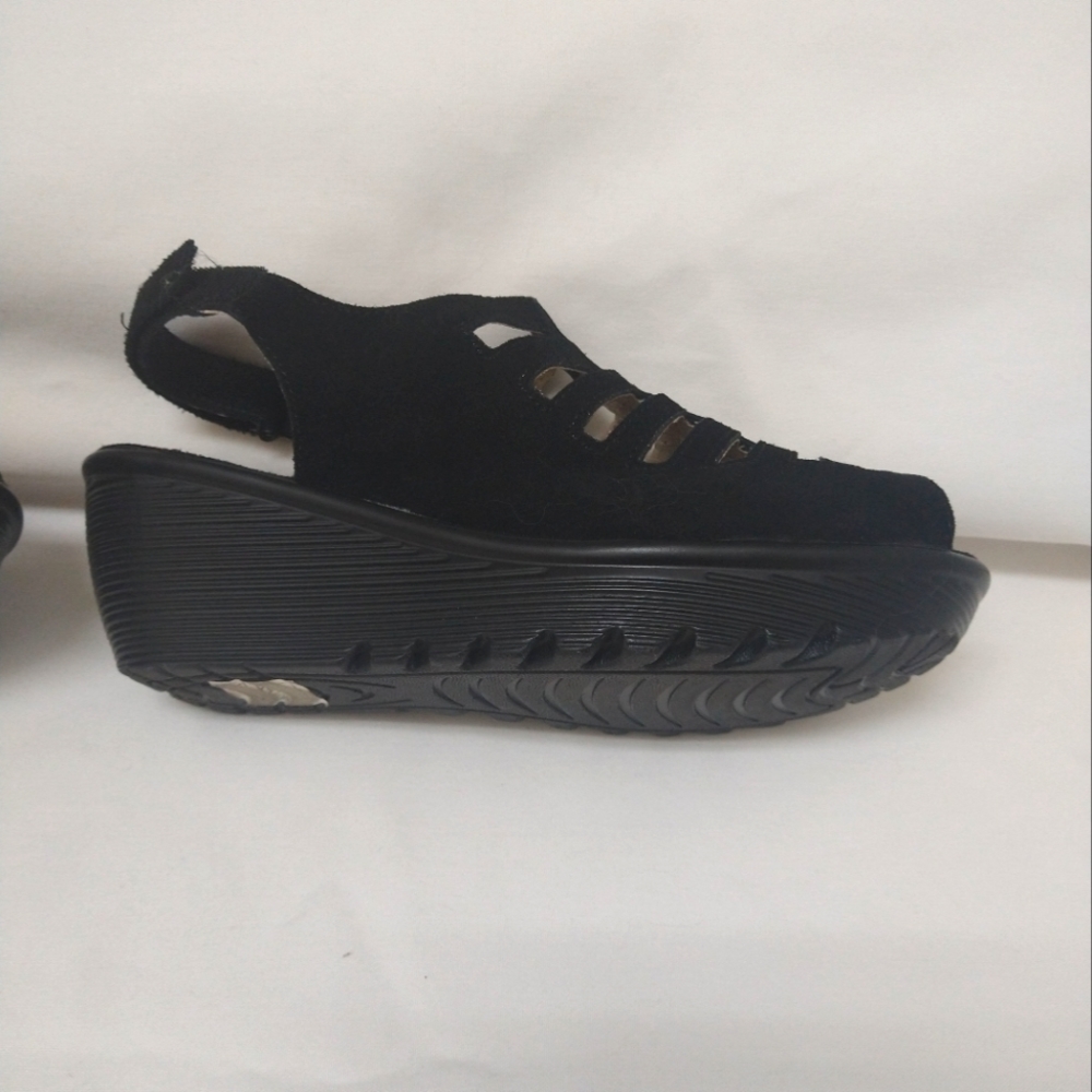 Sketchers sandals